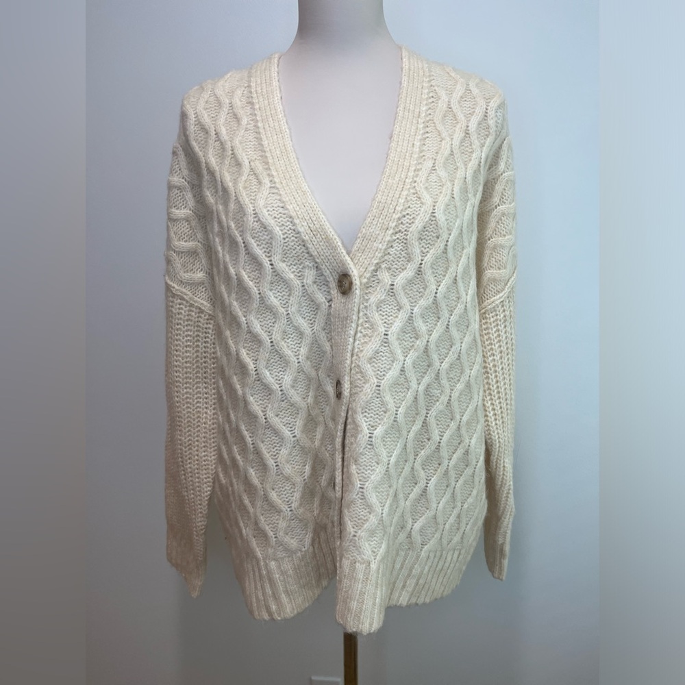 American Eagle NWT Chunky Oversized Cable Knit Cardigan in Ivory